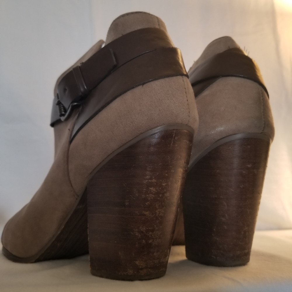 Boots - Picture 3 of 4